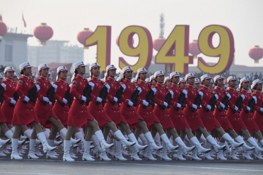 Aksi Prajurit Cantik China dalam Parade Militer HUT 70 Tahun RRC