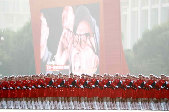 Aksi Prajurit Cantik China dalam Parade Militer HUT 70 Tahun RRC