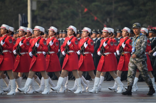 Aksi Prajurit Cantik China dalam Parade Militer HUT 70 Tahun RRC