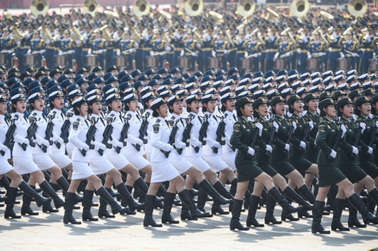 Aksi Prajurit Cantik China dalam Parade Militer HUT 70 Tahun RRC