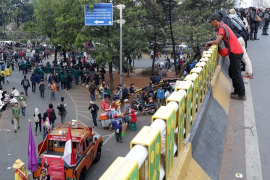 Aksi Damai Mahasiswa Jadi Tontonan Warga