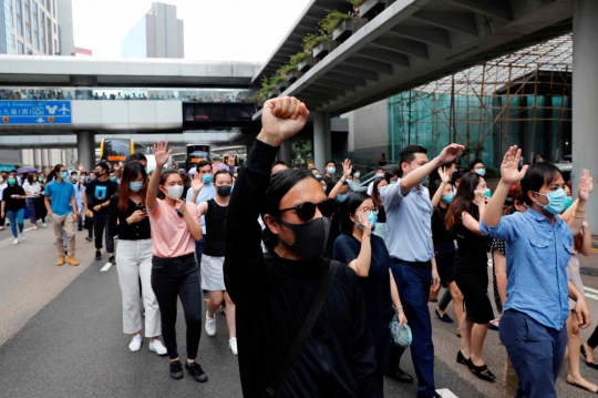 Massa Anti-Pemerintah Hong Kong Protes Larangan Masker Saat Demo