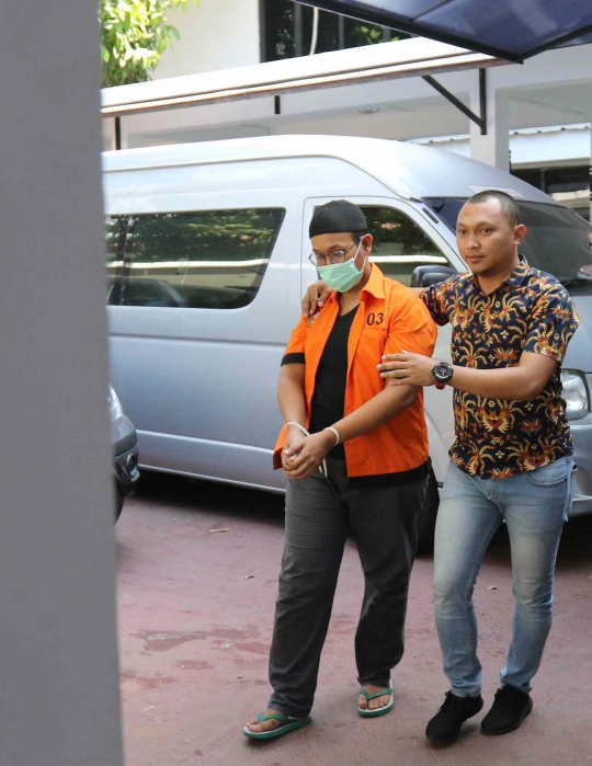 Ekspresi Komedian Rifat Umar Jadi Tersangka Kasus Kepemilikan Ganja