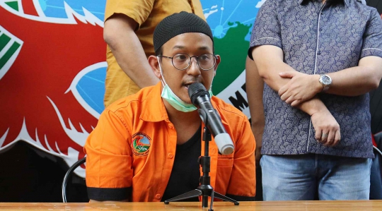 Ekspresi Komedian Rifat Umar Jadi Tersangka Kasus Kepemilikan Ganja