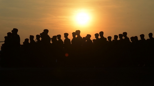 Parade Kendaraan Tempur Meriahkan Perayaan HUT ke-74 TNI