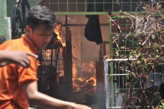 Berjibaku Memadamkan Kebakaran di Jalan Kebon Jeruk 13