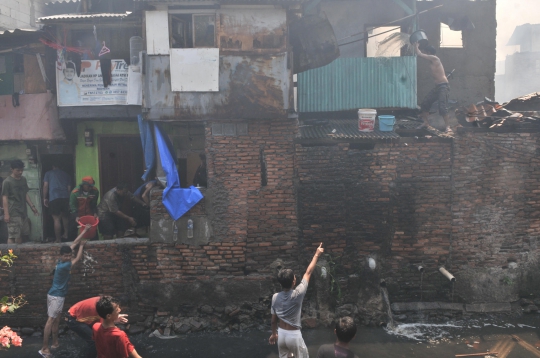 Berjibaku Memadamkan Kebakaran di Jalan Kebon Jeruk 13