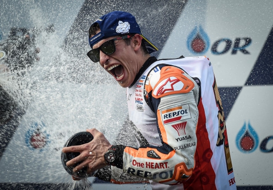 Jadi Juara Dunia MotoGP, Marquez Selebrasi Dekat Model Cantik Thailand