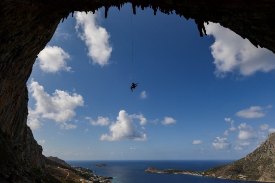 Ratusan Pendaki Ikuti Panjat Tebing di Pulau Kalymnos