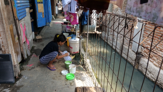 Potret Warga Tanjung Duren Hidup di Lingkungan Tak Sehat Tanpa Septic Tank