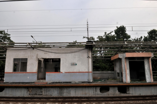 Potret Usang Stasiun Buaran Lama