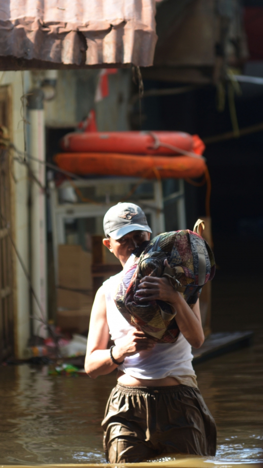 Banjir Kiriman dari Bogor Rendam Kebon Pala