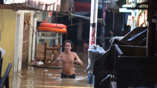 Banjir Kiriman dari Bogor Rendam Kebon Pala