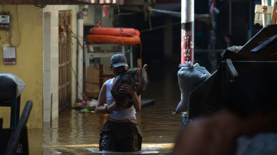 Banjir Kiriman dari Bogor Rendam Kebon Pala