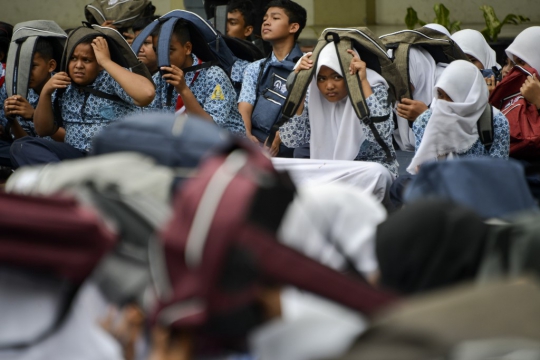 Reaksi Siswa di Aceh Latihan Simulasi Gempa dan Tsunami