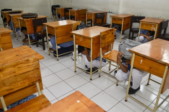 Reaksi Siswa di Aceh Latihan Simulasi Gempa dan Tsunami