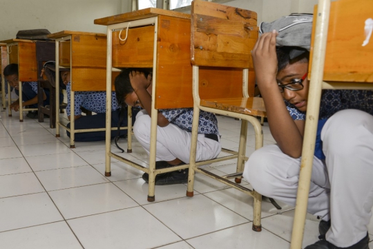 Reaksi Siswa di Aceh Latihan Simulasi Gempa dan Tsunami