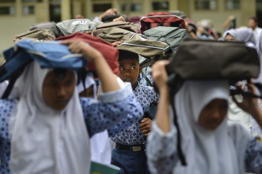 Reaksi Siswa di Aceh Latihan Simulasi Gempa dan Tsunami