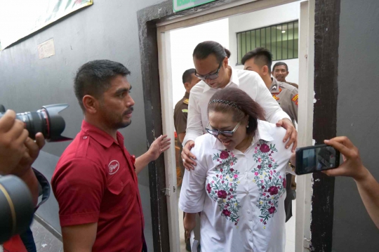 Suasana Sidang Lanjutan Terdakwa Nunung dan Suami di PN Jaksel