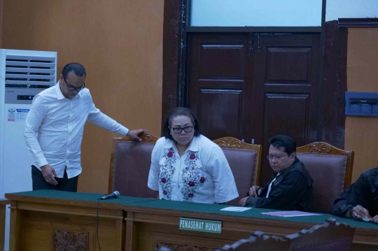 Suasana Sidang Lanjutan Terdakwa Nunung dan Suami di PN Jaksel