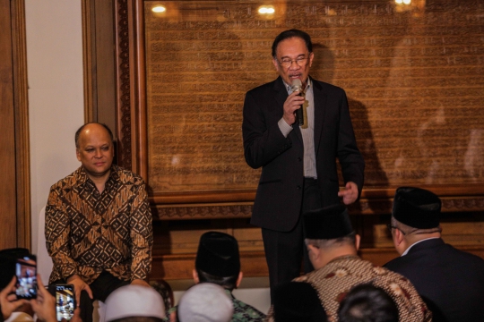 Anwar Ibrahim Takziyah ke Kediaman BJ. Habibie