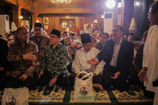 Anwar Ibrahim Takziyah ke Kediaman BJ. Habibie