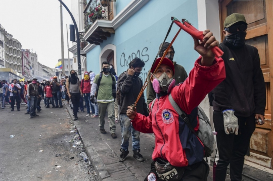 Subsidi BBM Dipangkas, Massa Ekuador Serang Polisi Pakai Mortir