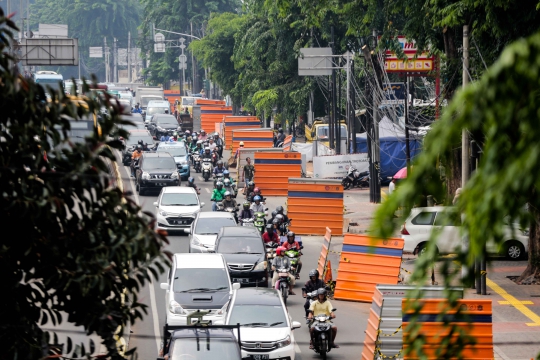 Proyek Trotoar dan Galian Jadi Penyebab Jalan Otista Macet