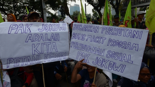 Ribuan Petani Demo di Patung Kuda