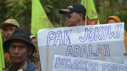 Ribuan Petani Demo di Patung Kuda