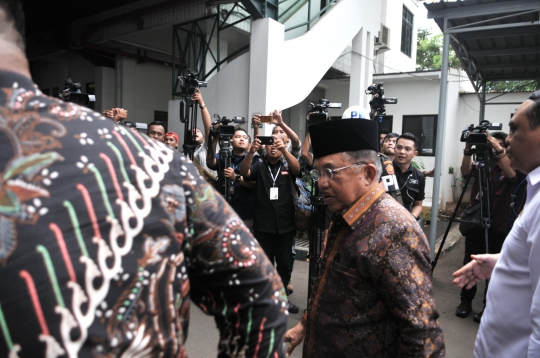 Presiden Jokowi dan Wapres Jusuf Kalla Jenguk Wiranto