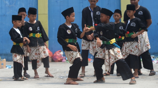 Aksi Anak-anak Melestarikan Seni Silat Betawi Rawa Belong