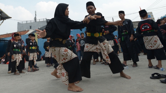 Aksi Anak-anak Melestarikan Seni Silat Betawi Rawa Belong