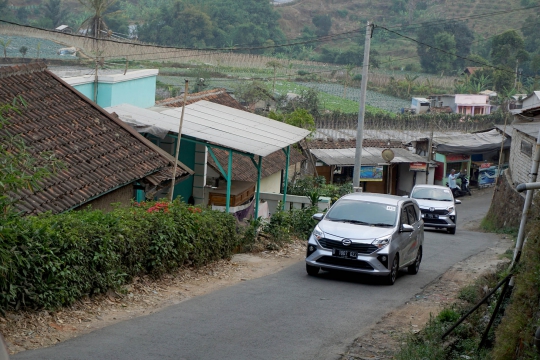 Menjajal New Daihatsu Sigra Taklukkan Tanjakan Menuju Cikole