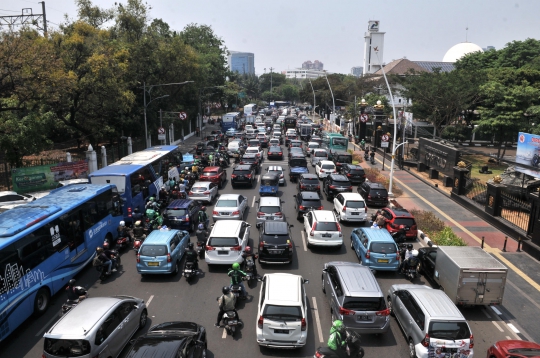 Kemacetan Panjang Akibat Penutupan Jalan Arah Istana Negara