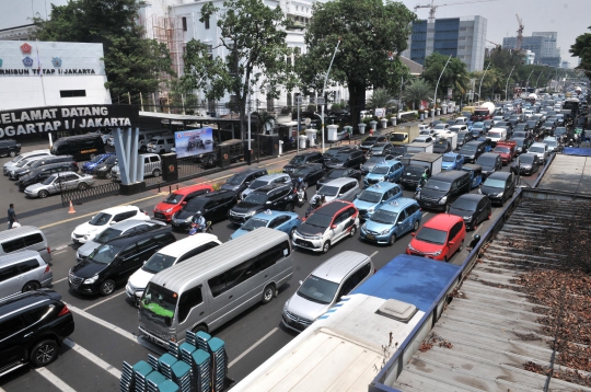 Kemacetan Panjang Akibat Penutupan Jalan Arah Istana Negara
