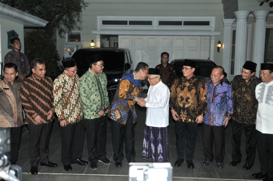 Pimpinan MPR Antarkan Undangan Pelantikan ke KH Ma'ruf Amin