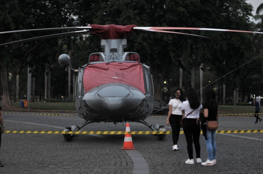 4 Helikopter Tempur di Monas Jadi Objek Foto Warga