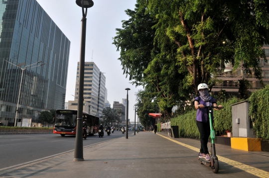Menjajal Skuter Listrik Keliling Jakarta