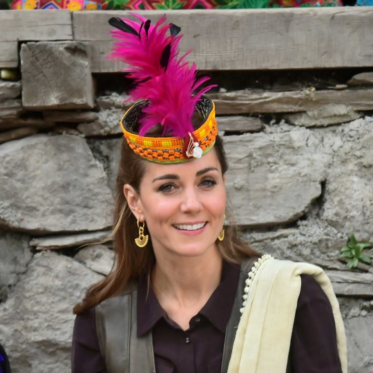 Kate Middleton Cantik Mengenakan Topi Tradisional Suku Kalash