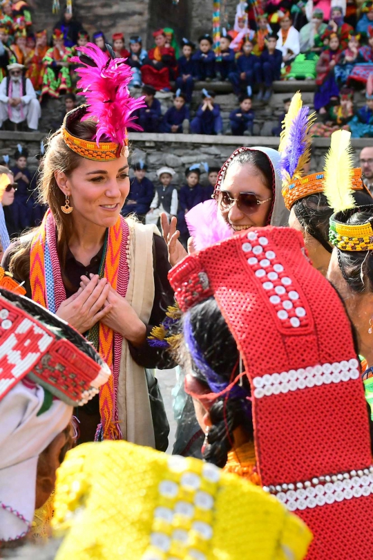 Kate Middleton Cantik Mengenakan Topi Tradisional Suku Kalash