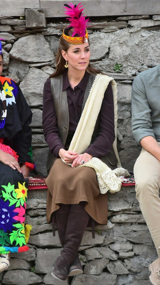 Kate Middleton Cantik Mengenakan Topi Tradisional Suku Kalash