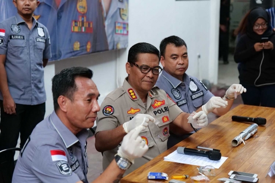 Polisi Rilis Barang Bukti Narkoba Milik Sutradara Film