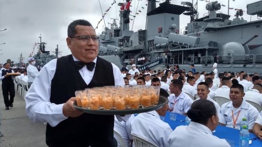 Seribu Pelaut Pecahkan Guinness World Record Makan Ceviche