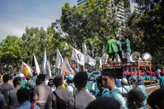 Demo di Patung Kuda, Massa BEM SI Tuntut Penerbitan Perppu KPK