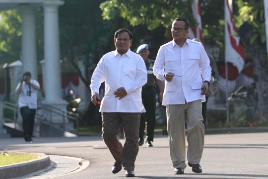 Prabowo dan Edhy Prabowo Kompak Berkemeja Putih Masuk Istana Negara