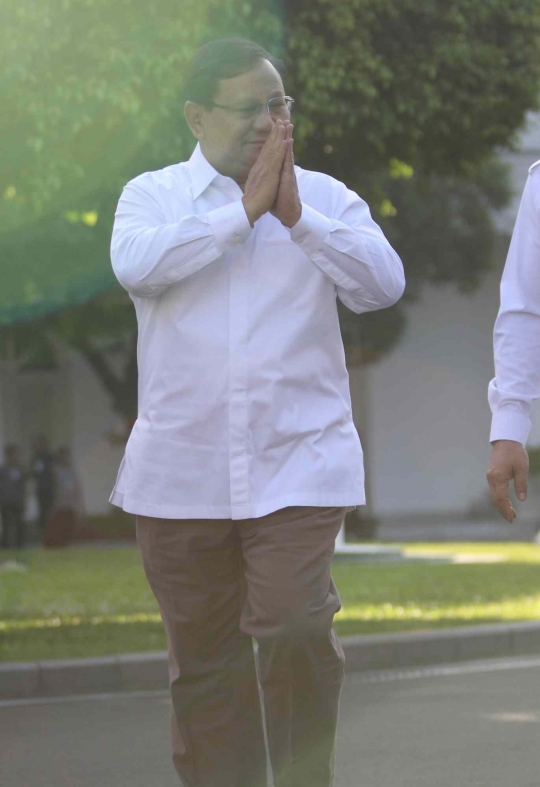 Prabowo dan Edhy Prabowo Kompak Berkemeja Putih Masuk Istana Negara