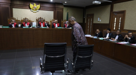 Ekspresi Sofyan Basir Jalani Sidang Pledoi