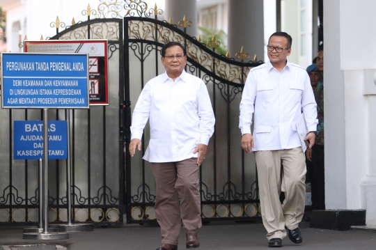 Senyum Prabowo Seusai Bertemu Jokowi di Istana