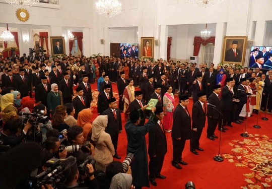 Momen Jokowi Melantik Para Menteri Kabinet Indonesia Maju